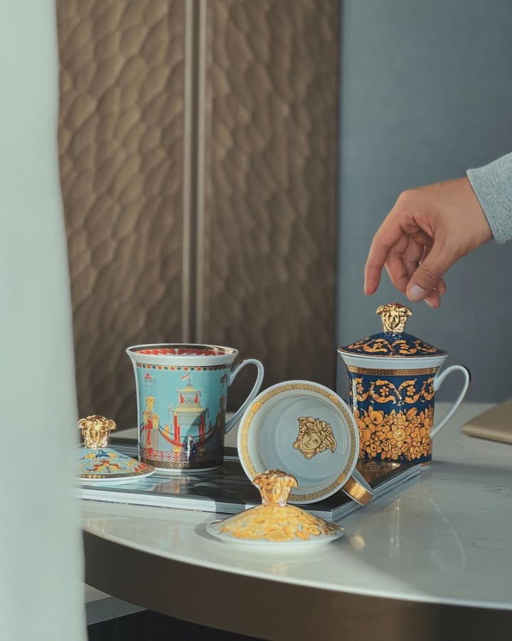 @ctunglee  與「Rosenthal meets Versace」30 週年紀念限量版馬克杯系列，30款中3款不同的獨特設計，呈現時間、歷史、神話與文化。

【1993 馬可孛羅】