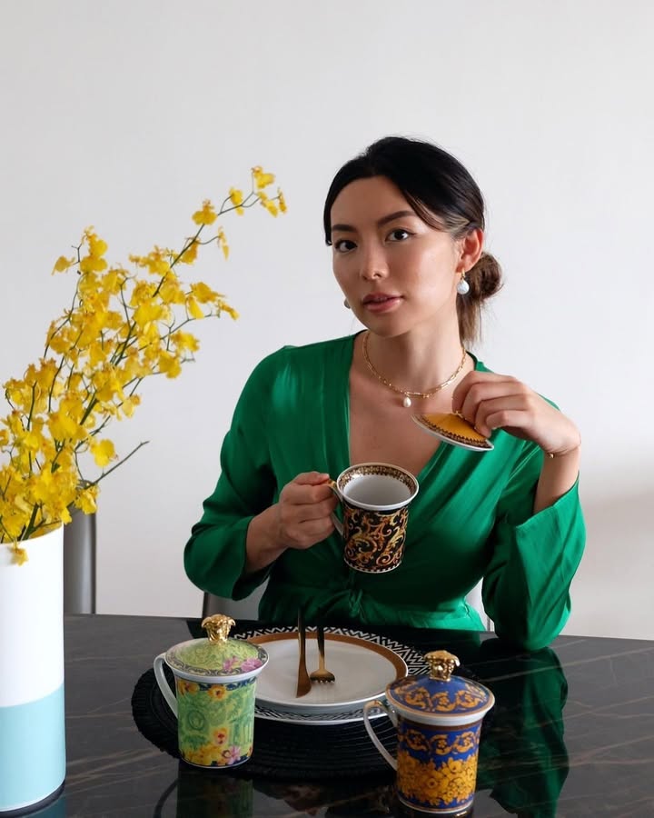 @furellie  與「Rosenthal meets Versace」30 週年紀念限量版馬克杯系列，30款中3款不同的獨特設計，呈現時間、歷史、神話與文化。

【1994 巴洛克】