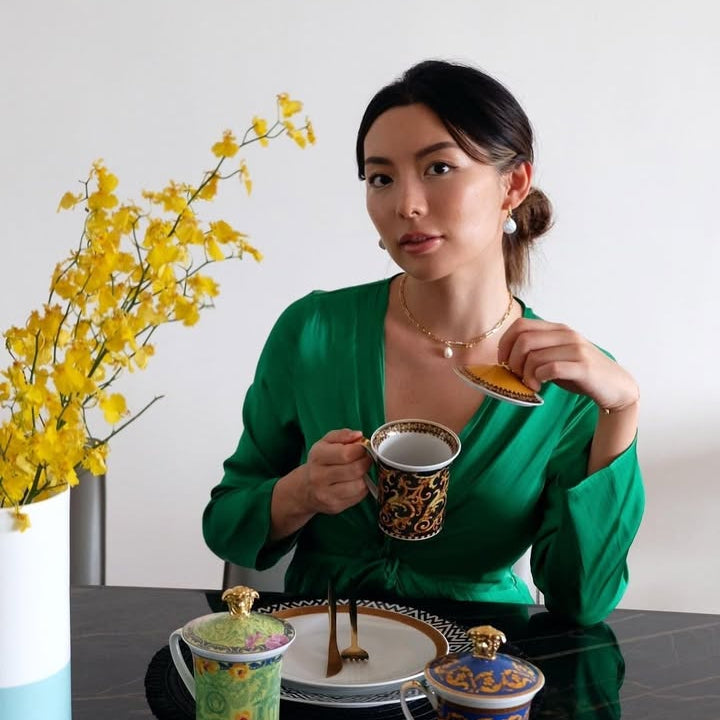 @furellie  與「Rosenthal meets Versace」30 週年紀念限量版馬克杯系列，30款中3款不同的獨特設計，呈現時間、歷史、神話與文化。

【1994 巴洛克】