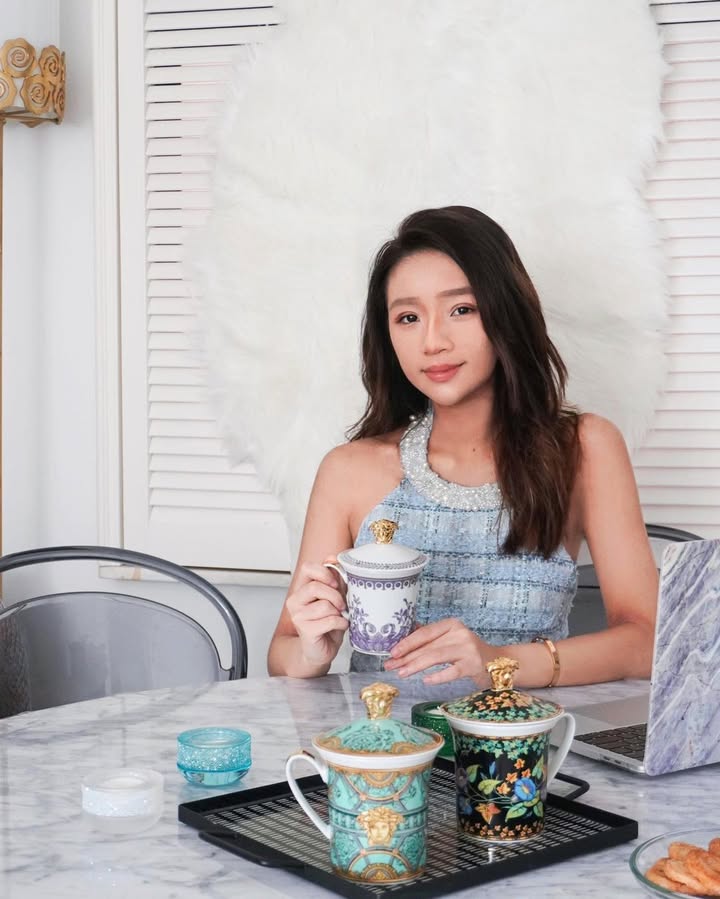 @moannaxdessire   與「Rosenthal meets Versace」30 週年紀念限量版馬克杯系列，30款中3款不同的獨特設計，呈現時間、歷史、神話與文化。

【1997 長春藤】