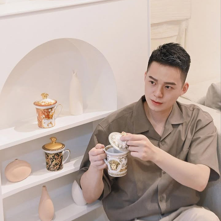 @cavalcho 與「Rosenthal meets Versace」30 週年紀念限量版馬克杯系列，30款中3款不同的獨特設計，呈現時間、歷史、神話與文化。

【1994 巴洛克】